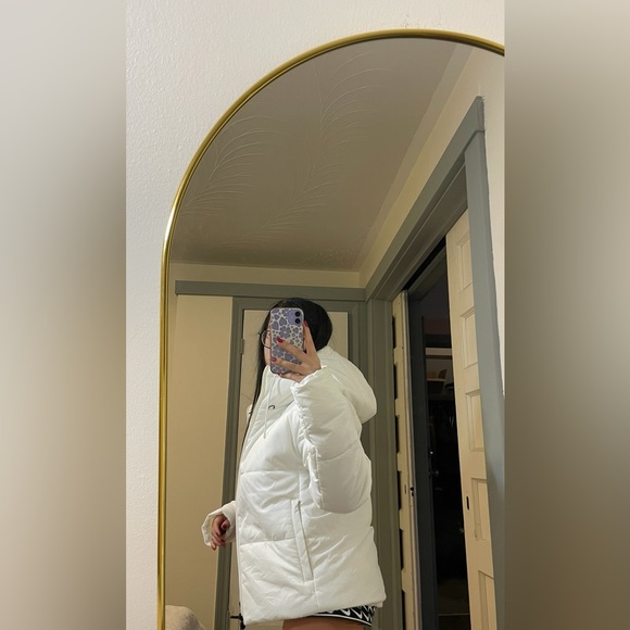White Nike Puffer Jacket - Picture 3 of 8